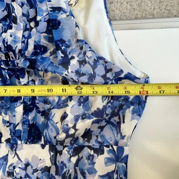 Eliza J Blue and White Floral Maxi Dress - Picture 7 of 10